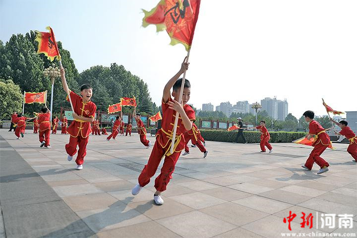 ���۰���^�M(j��n)�������������c��P(y��ng)�޹���ɽ����Ⱥ���Ļ����(d��ng)��(c��)ӛ