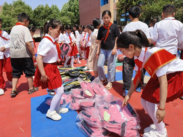 ����L�~�X�I(y��)����һ��ů�ľ�ٛ(z��ng)���麢�ӂ����ϐ�����Ʒ