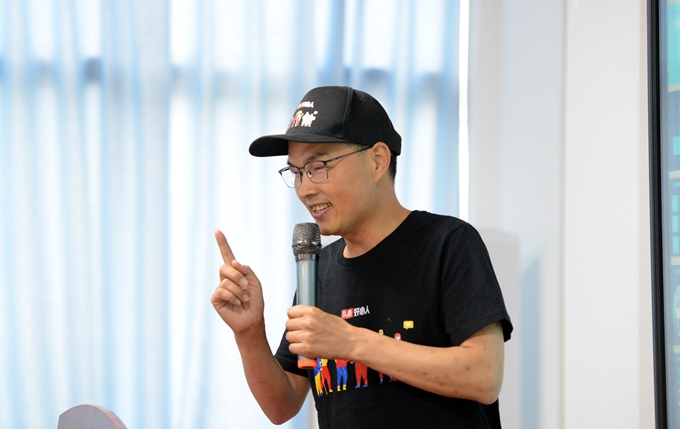 ����zӰ �����n��������̡������͹�����(d��ng)���߄���zӰ���w��(qi��ng)