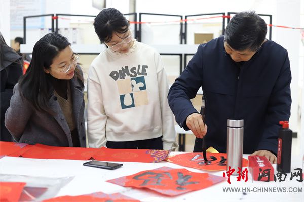 �_���н��������о���(hu��)�c�_���н����w���֙C(j��)�P(gu��n)�hί�_չ������(li��n) ��ף�������(d��ng)